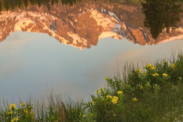 Colorado-Rock Mountain National Park Mountain reflection in Sprague Lake